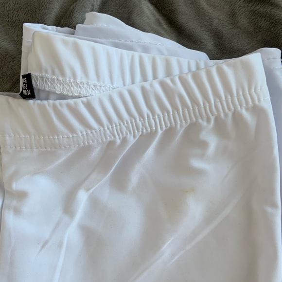 Boohoo, White Biker Shorts, Size: 2 - Picture 4 of 5